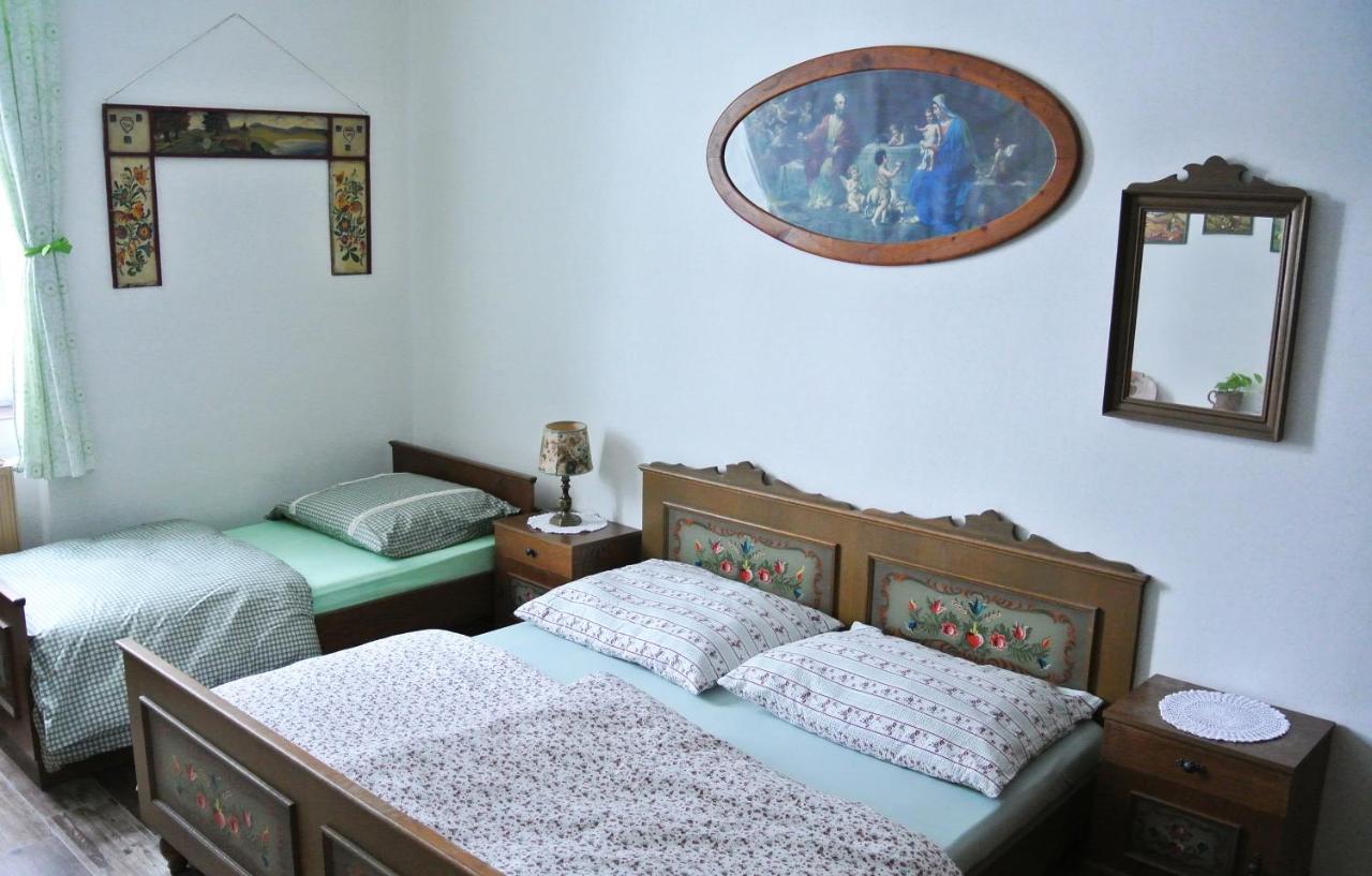 Restaurace A Penzion Ubrousku Prostri Se Nova Bystrice Ngoại thất bức ảnh